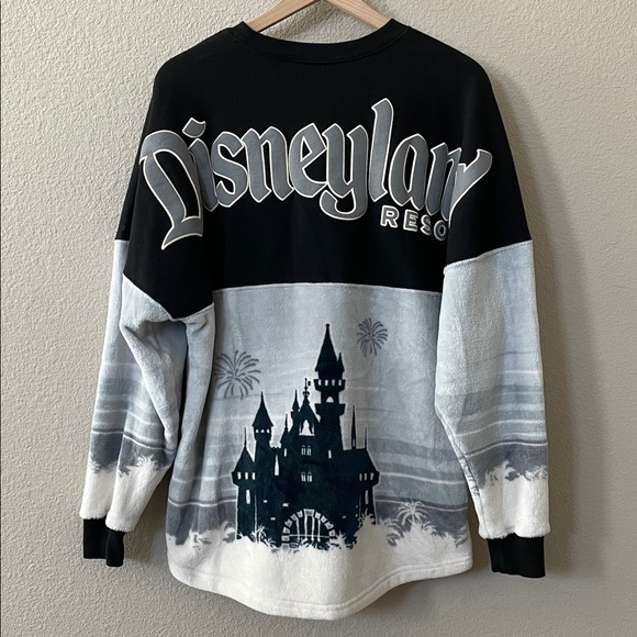 Disneyland Castle Spirit Jersey Sherpa Fleece Sweatshirt Sz:M - Picture 2 of 8